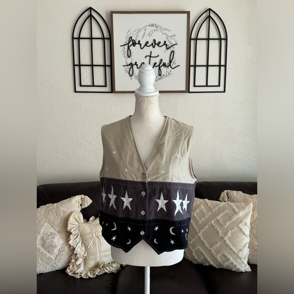 Vintage Christopher & Banks Star - Moon Print Vest Size Large - Picture 8 of 14